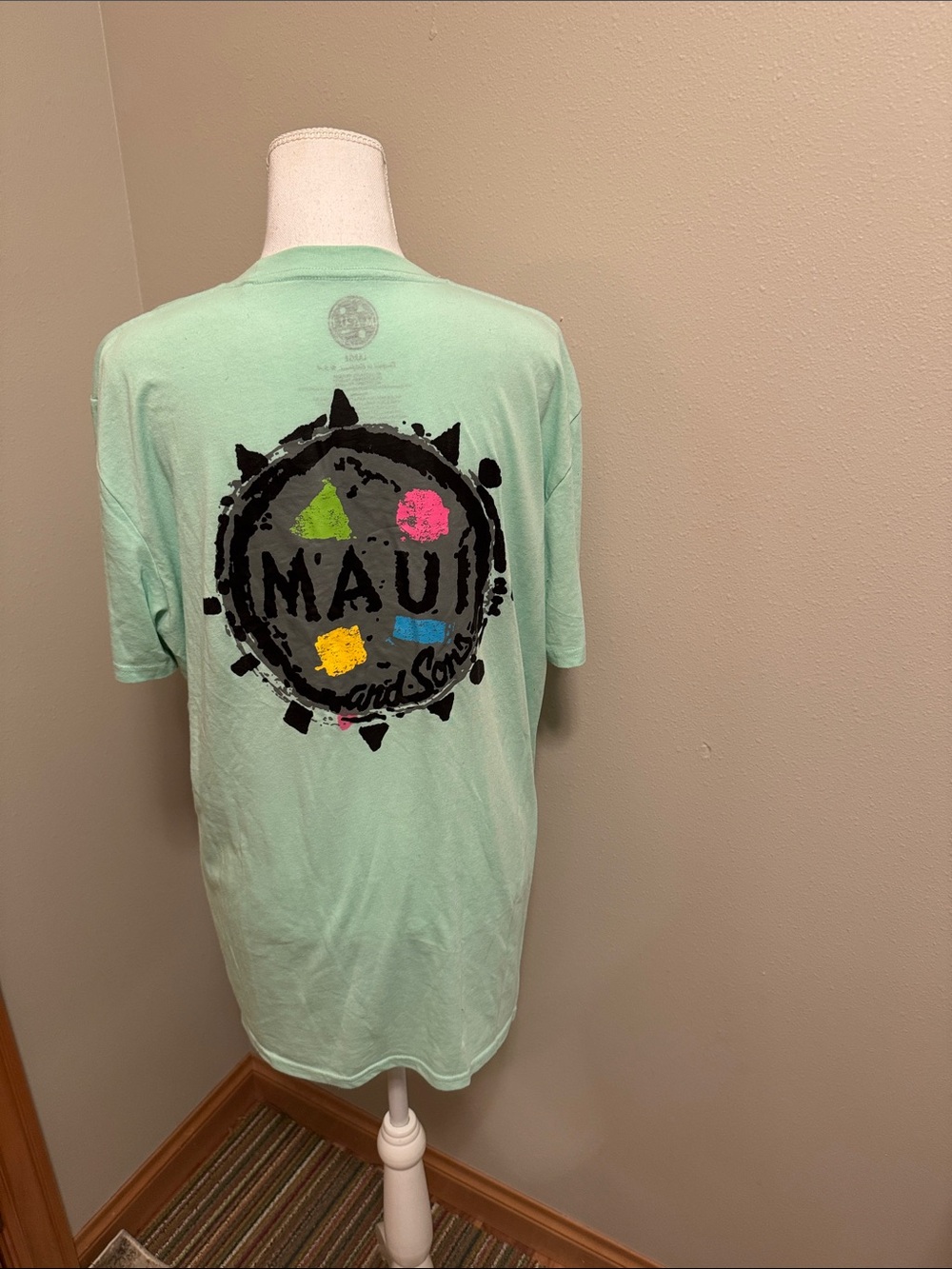 New Maui and Sons Mint Green  Graphic TShirt - Large